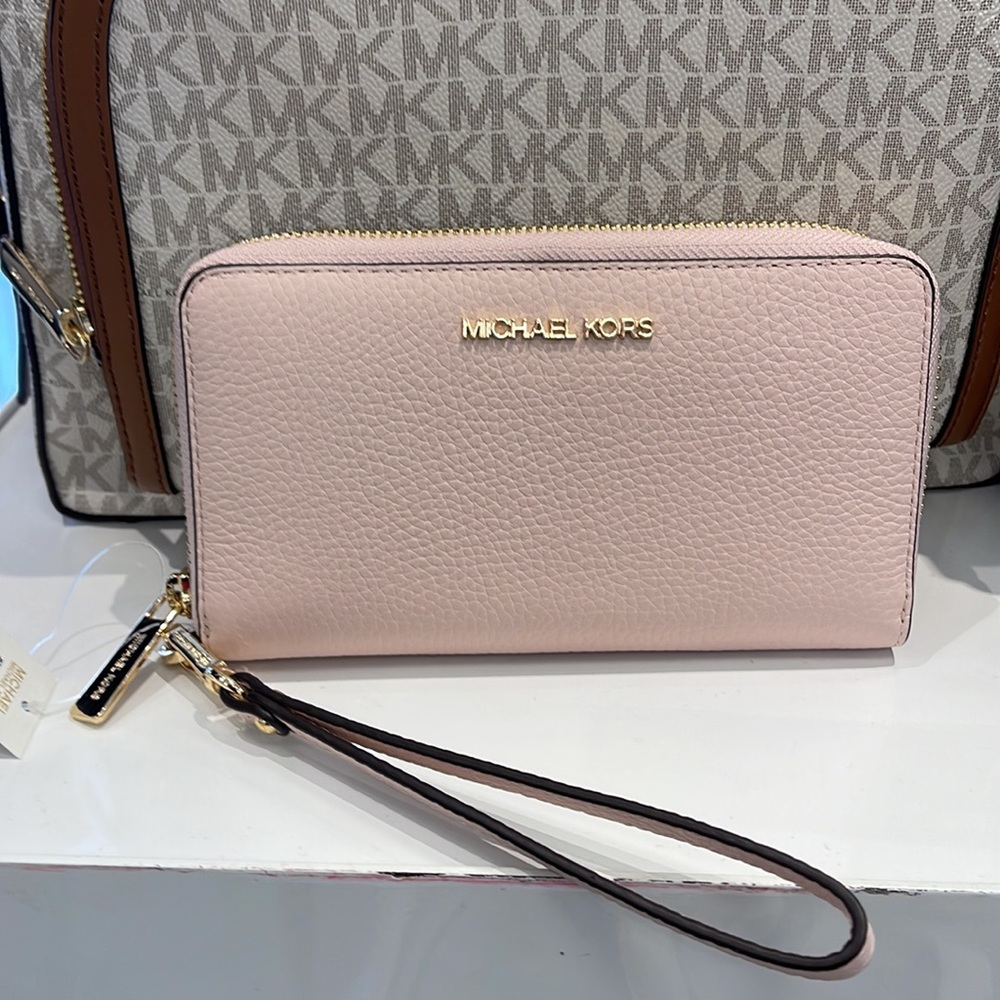 Michael Kors Jet Set Travel Large Flat Multifunction Phone Case Wristlet 
NWT - Picture 10 of 16